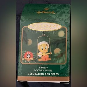 Miniature HALLMARK KEEPSAKE Christmas Holiday Ornament Tweety Bird Looney Tunes